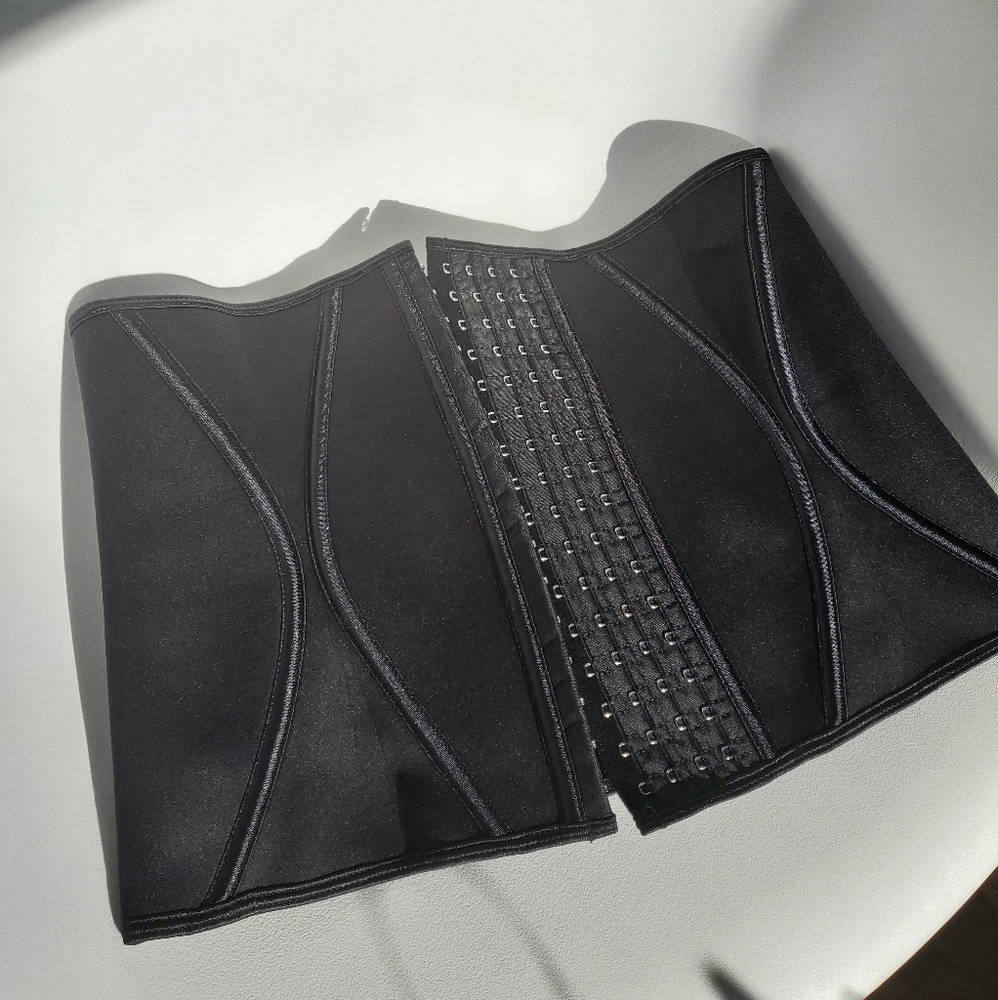 Brand New Neoprene Waist Trainer size xl